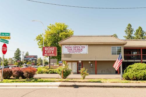 Jennings Lodge Hotel | Rose City Inn & Suites