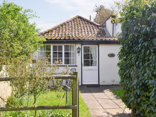 East Dereham House | Rose Cottage - B6009
