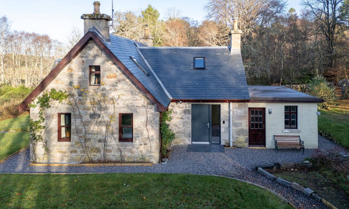Inverarnie House | Rose Cottage by Interhome