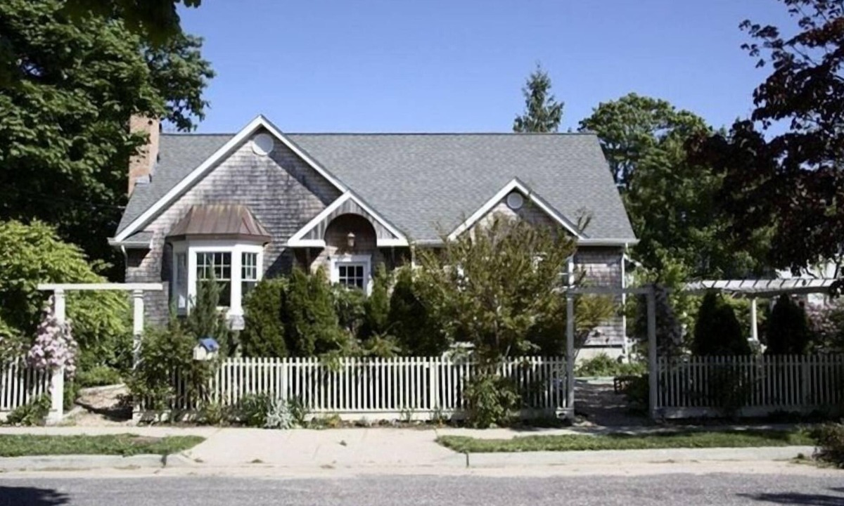 Greenport Cottage | Rose Cottage by the Bay.