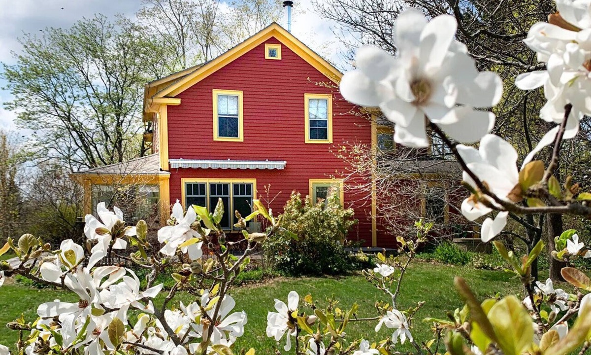 Kingsport House | Rose Cottage-Charming, Comfortable, Ocean Breezes