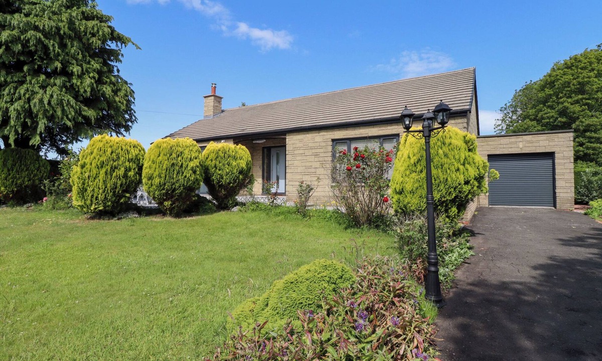 Dunstan House | ROSE COTTAGE, with open fire in Embleton