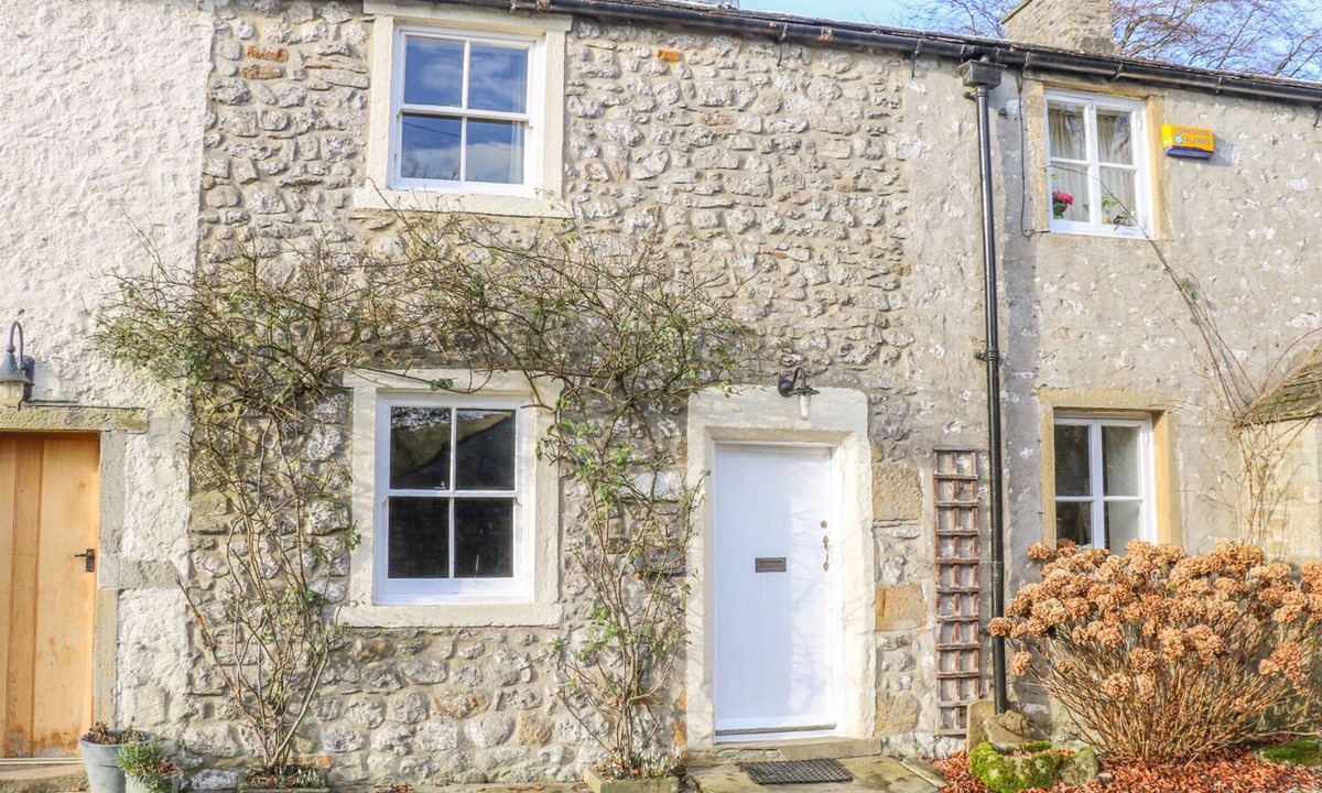 Malham Cottage | ROSE COTTAGE, with open fire in Malham