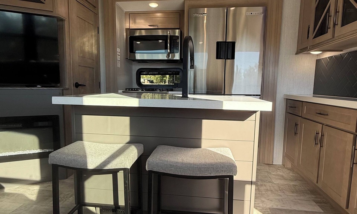 Roseville House | Rose Farm Luxury RV Stay