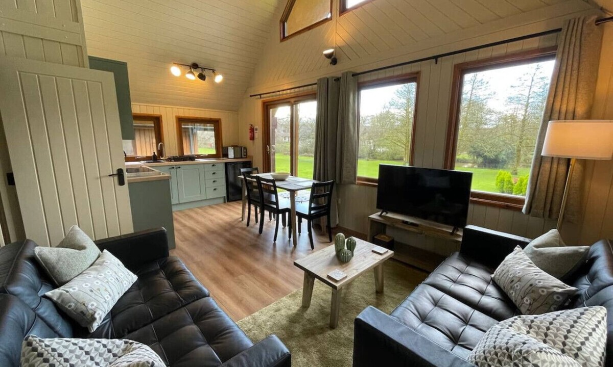 Saint Breward Cabin | RoseTree Lodge 3 bed Sleeps 6