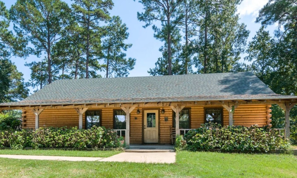 Woden Cabin | Rose Hall at Tall Timbers Retreat! Seats 65