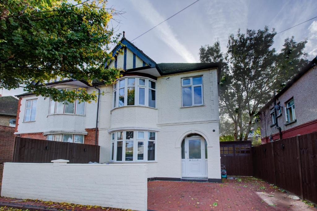 Dudden Hill House | Rose Hotel