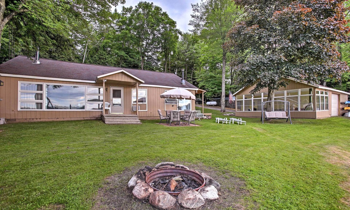 Le Roy Cabin | Rose Lake Waterfront Cabin: Fire Pit, Dock & Boats