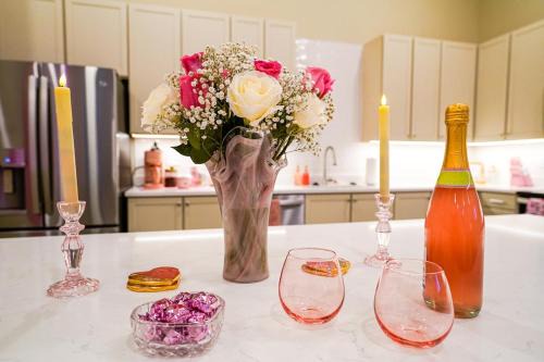 Lawrence Apartment | Rose Quartz Suite - NEW 2 bdrm 2 bath