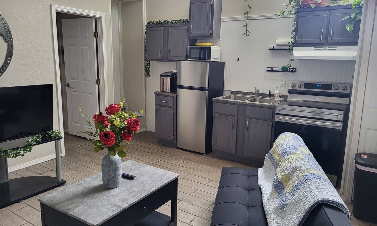 Hobbs Apartment | Rose Room Apartment