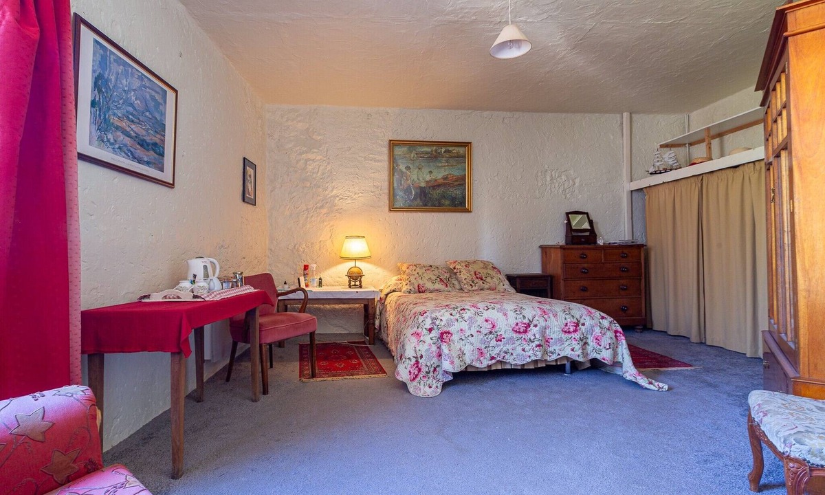 Sauzet Bed & Breakfast | Rose Room with Pool and Garden