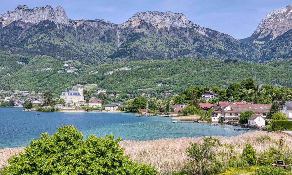 Duingt Apartment | Roseaux du château
