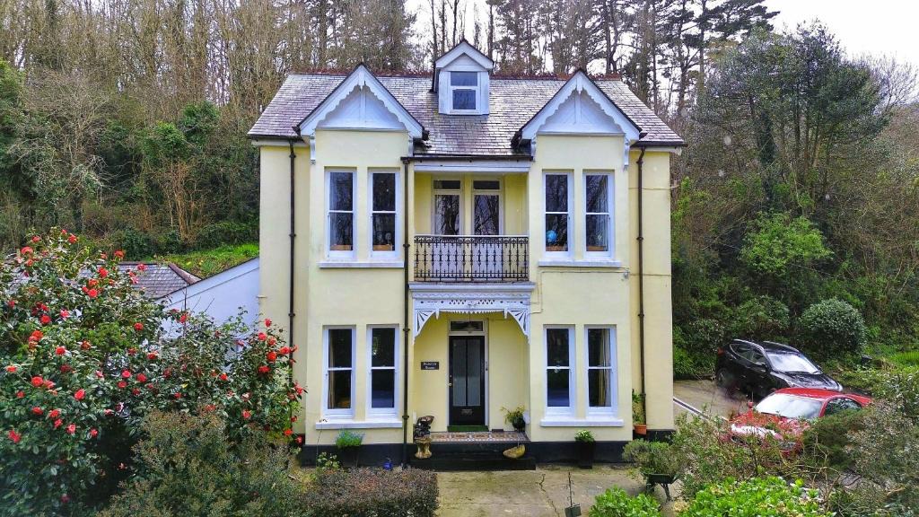 Par House | Roselyn House