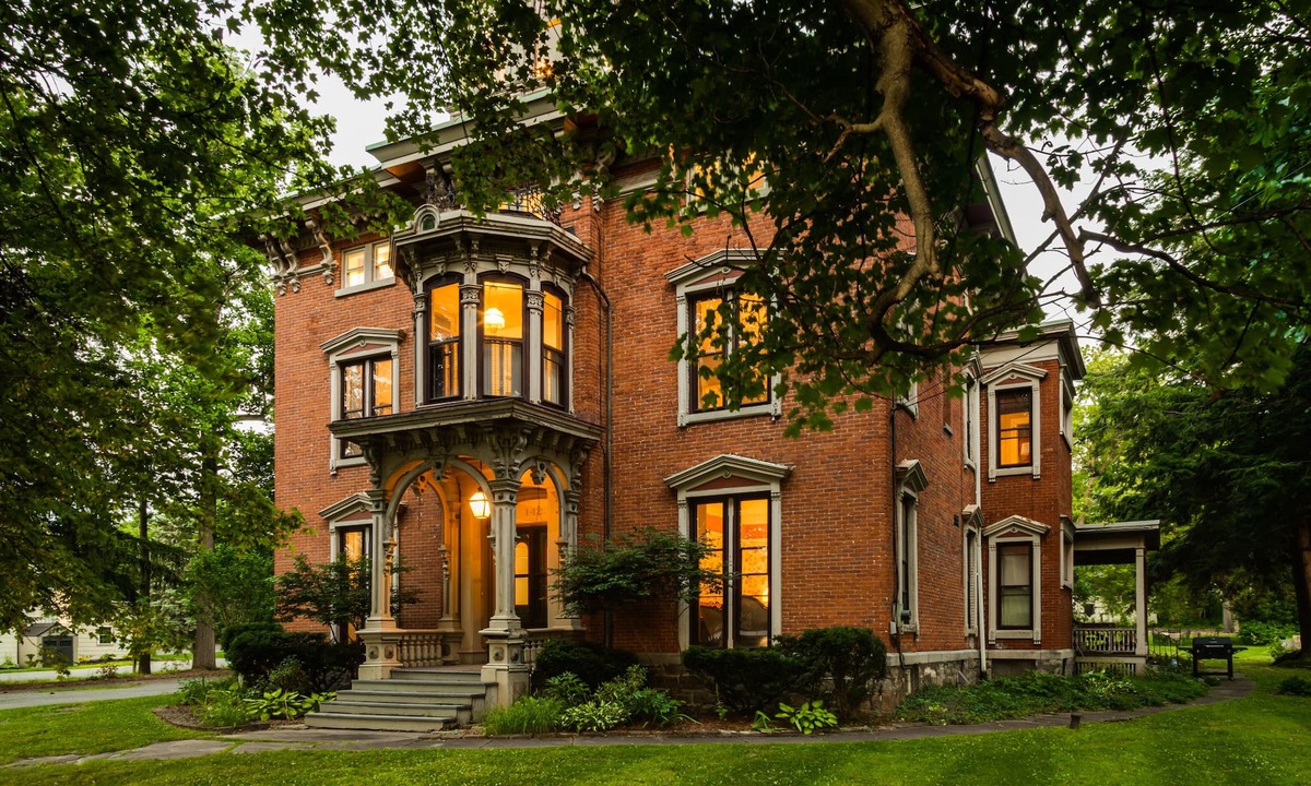 Utica Bed & Breakfast | Rosemont Inn Bed & Breakfast