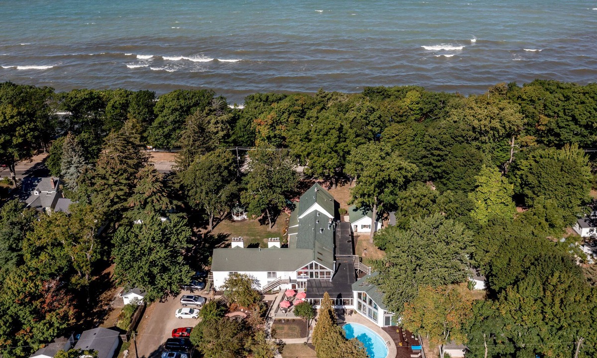 Douglas Bed & Breakfast | Rosemont Inn Resort B&B