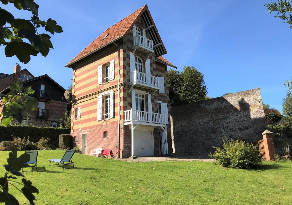 Varengeville-sur-Mer House | Roses