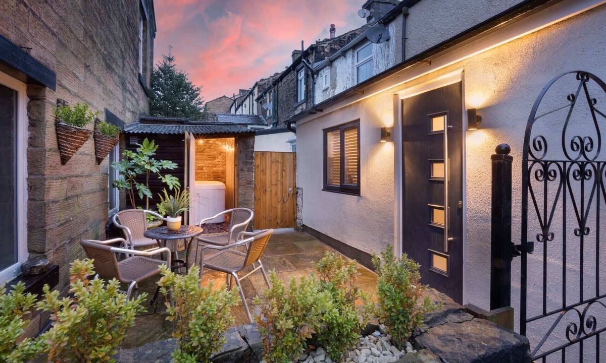 Nelson House | Rosie's Escape Summar