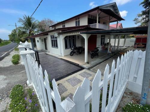 Parit Sakai House | Rossini Homestay