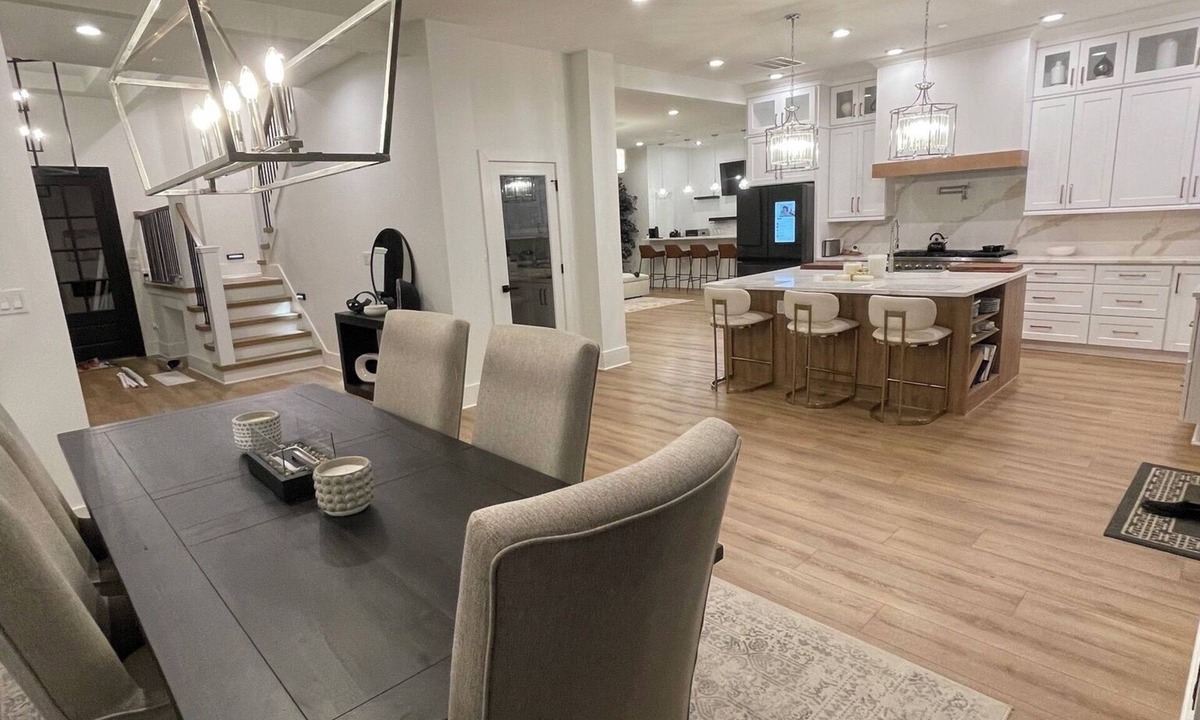 Roswell House | Roswell Downtown Canton St. Entertainer's Dream