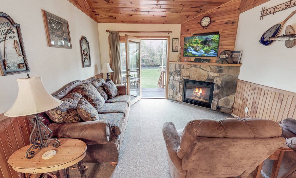 Gaines Cabin | Rough Cut Lodge - Spruce Cabin