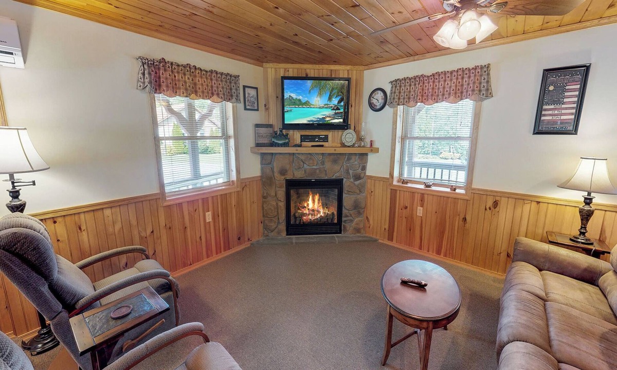 Gaines Hotel | Rough Cut Lodge - Suite 6