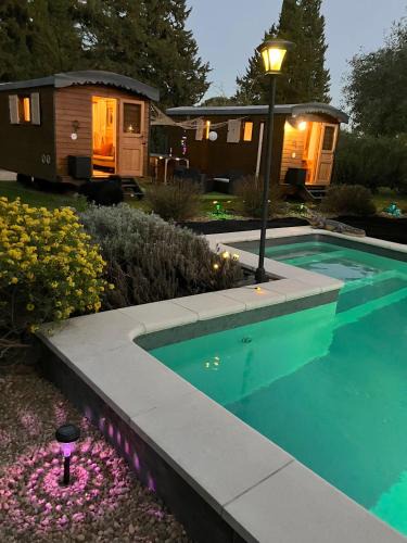 Uzes Ski Chalet | Roulotes de charme avec piscine chauffée et bain nordique à Uzès