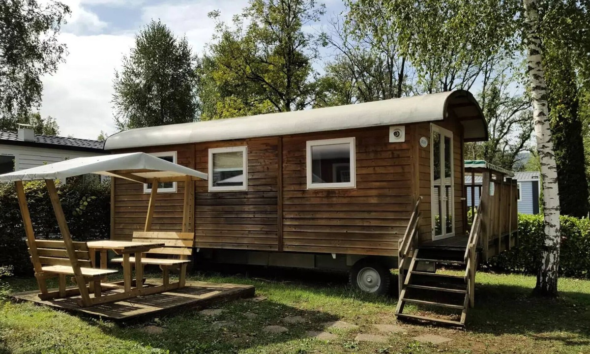 Pont-de-Poitte Cabin | Roulotte 21m² 4 persons