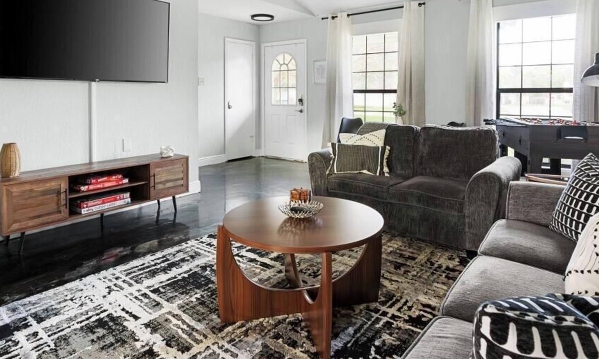 Round Rock House | Round Rock Stay | Near Dell Diamond + Concerts