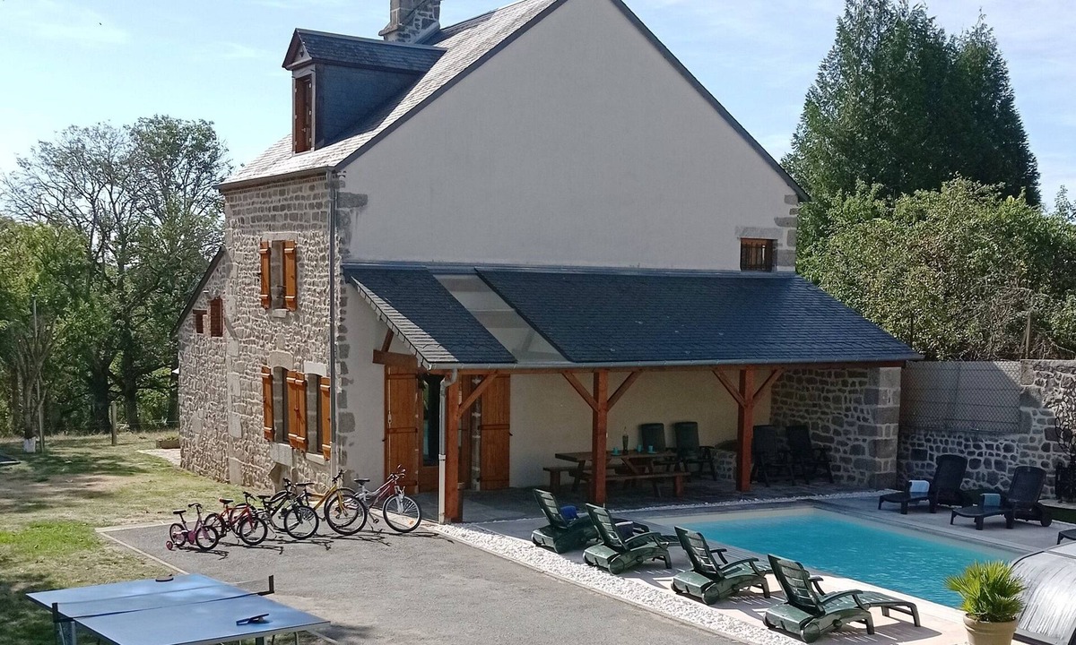 Issoudun-Letrieix Cottage | ROUND TABLE GITE