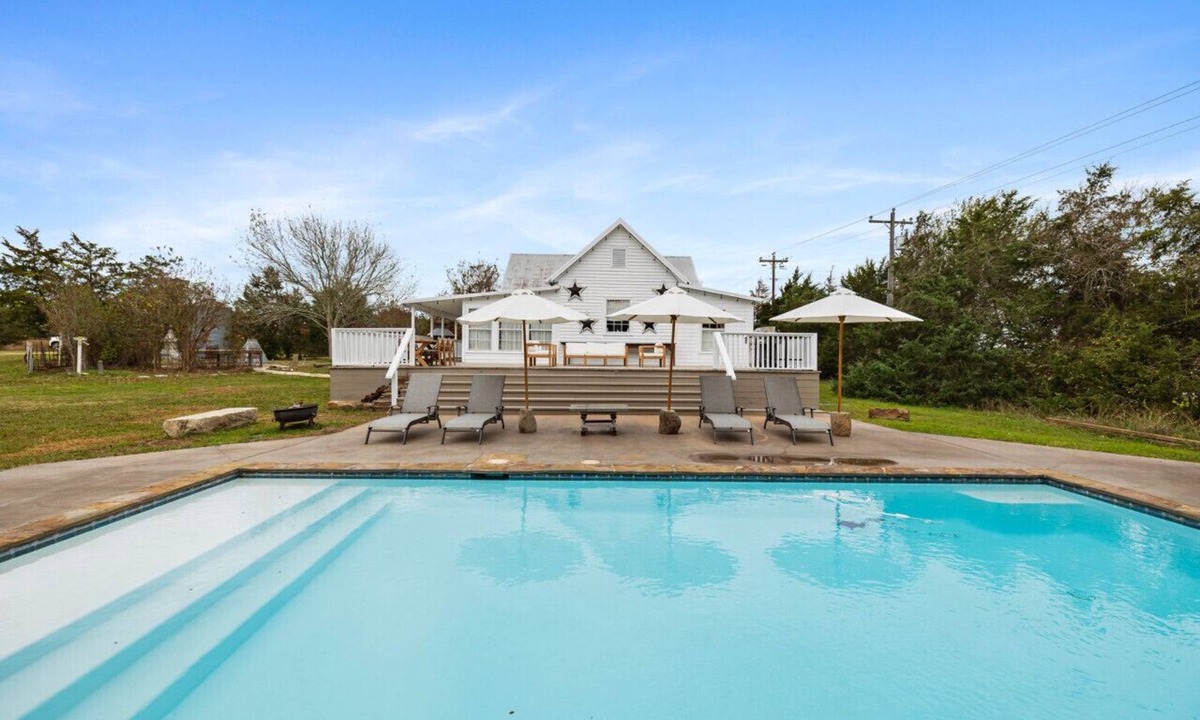 Warrenton House | Round Top charm w/POOL and outdoor dining