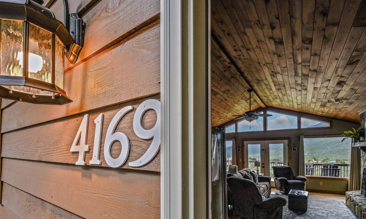 Wears Valley Cabin | Roundtop Mountain Ridge