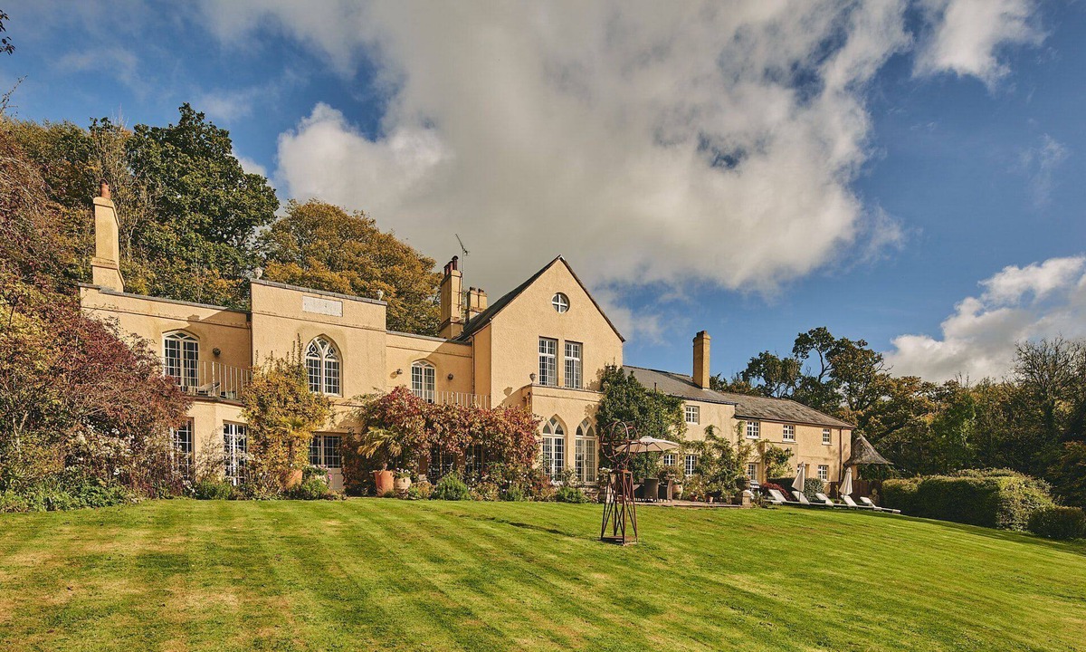 Christchurch Apartment | Roupel Hall - Luxury Cottages