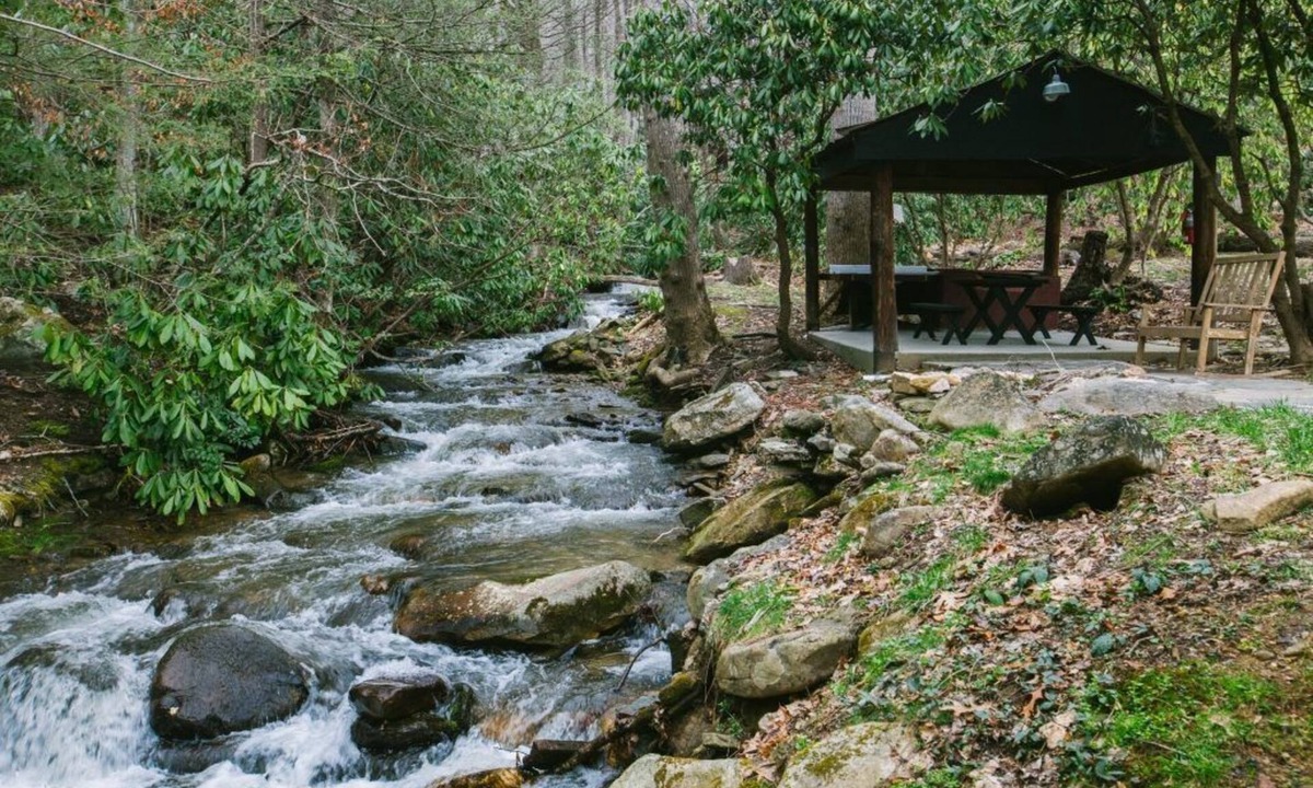 Maggie Valley Hotel | Route 19 Inn
