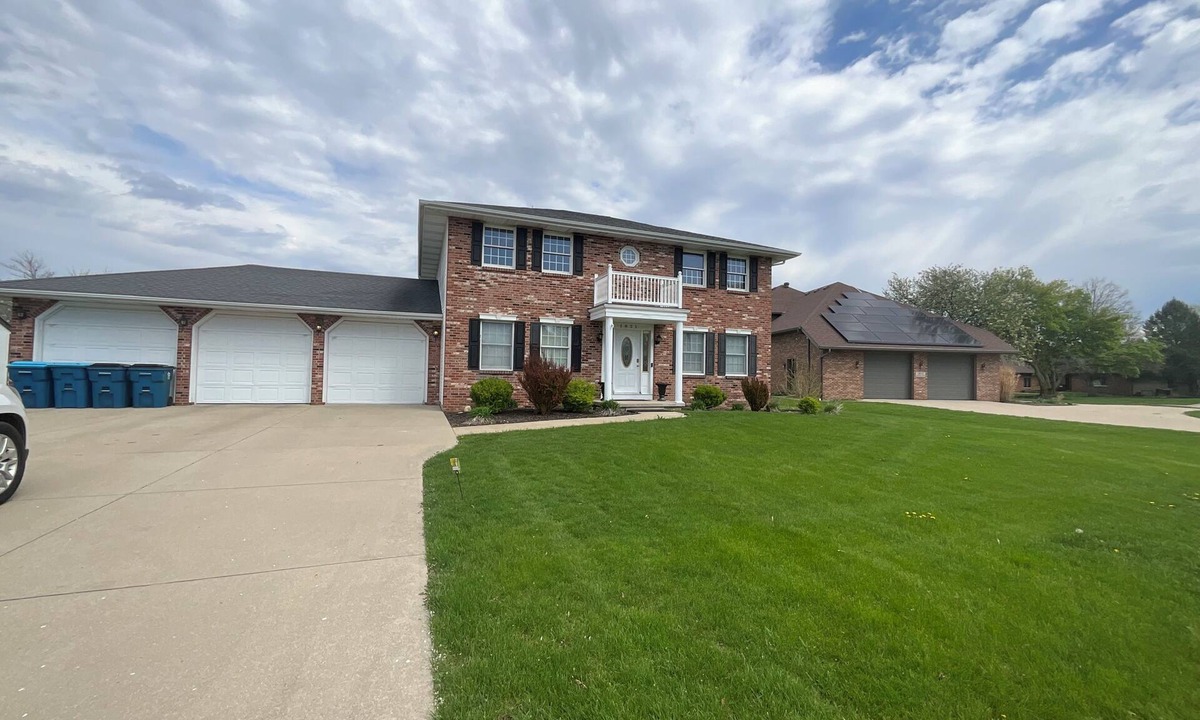 Pontiac House | Route 66 golf course home in Pontiac, Illinois
