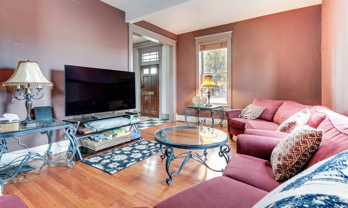 Virden House | Route 66 Library Home: Historic & Pet-Friendly!
