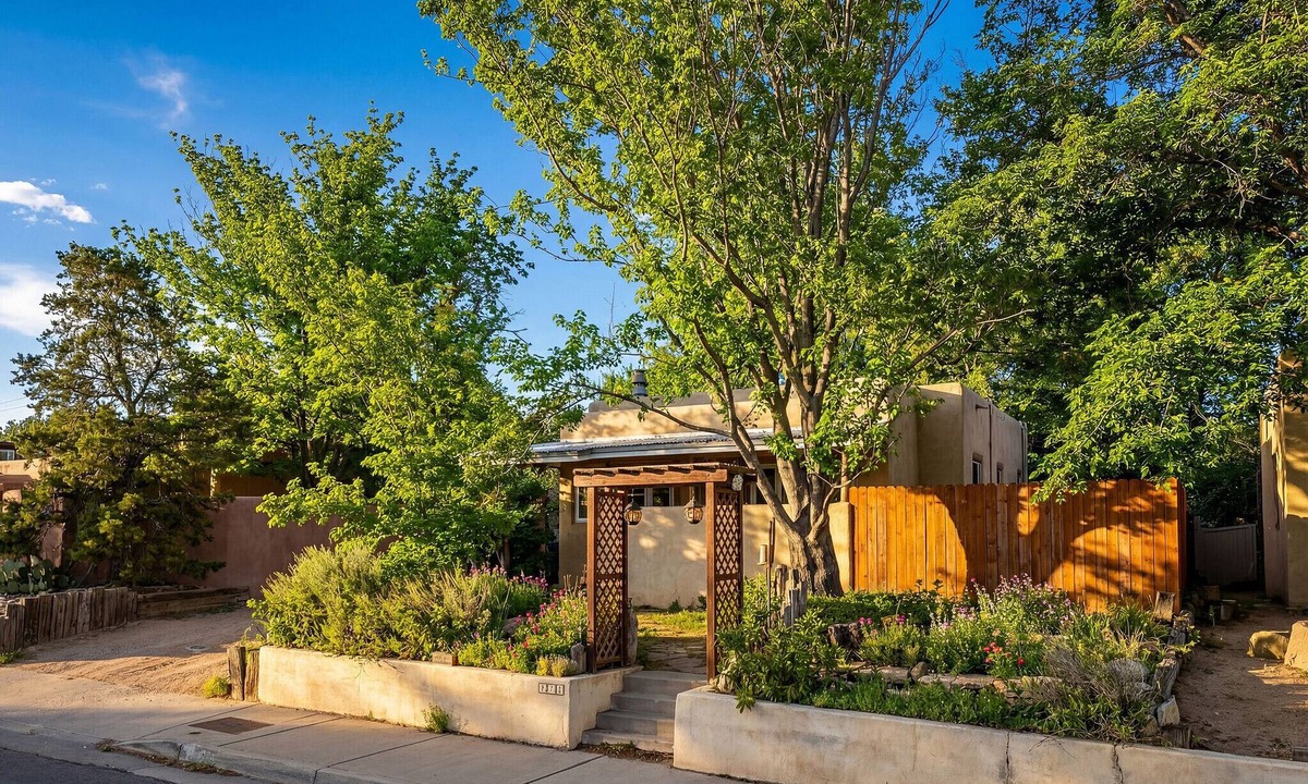 Nob Hill House | Route Sixty Sixn-Nob Hill 2bedroom,1 Bath, House
