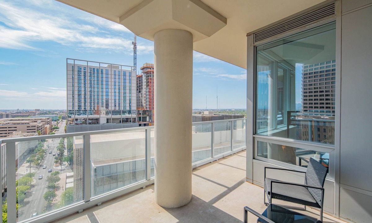 Downtown Phoenix Apartment | ROVE LIVING/KL - 44 Monroe