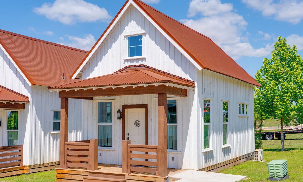 Driftwood Cabin | Row Home - Family Cabin B - ADA Compliant