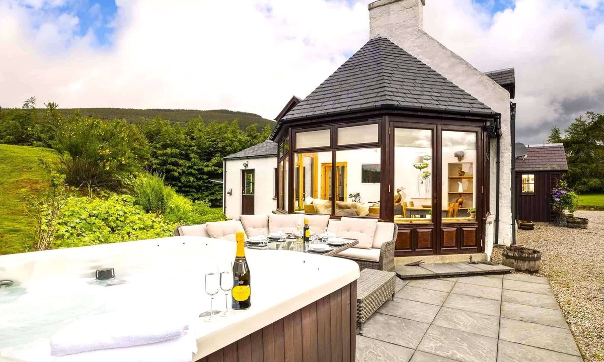 Aviemore Cottage | Rowan Cottage - Retreat Group