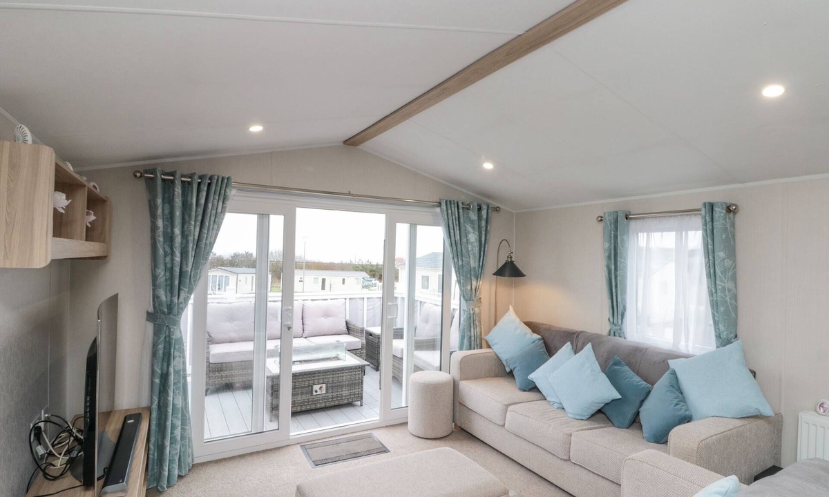Cayton Bay Cottage | Rowan Court 2
