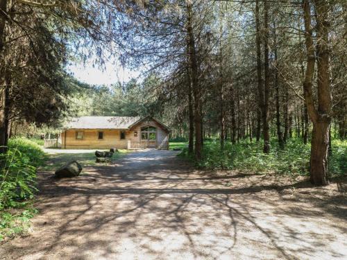 Rosliston House | Rowan Lodge