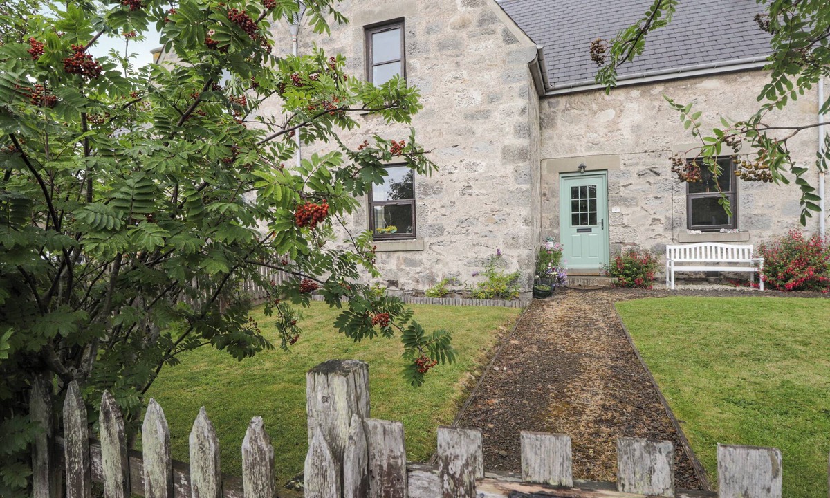 Brora Cottage | ROWAN TREE HOUSE, pet friendly, with open fire in Brora, Sutherland