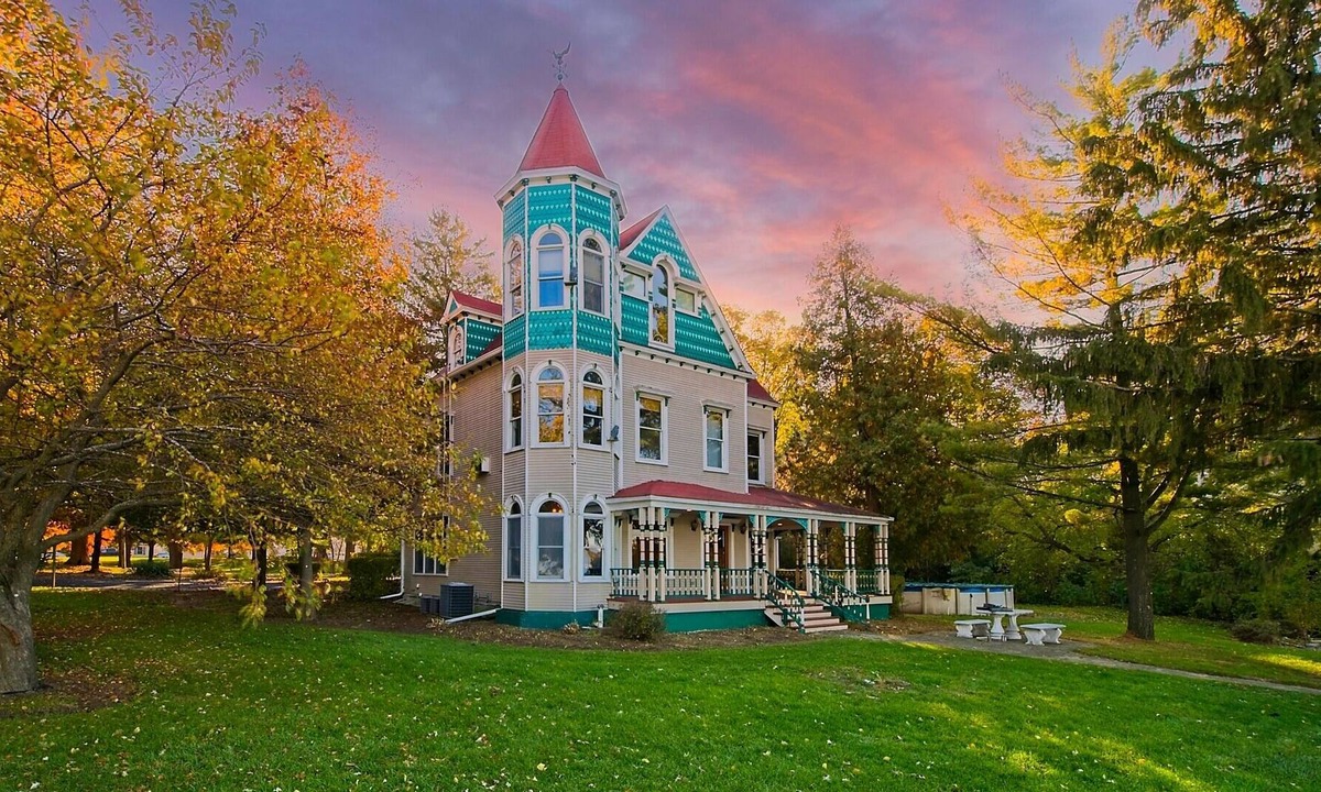 Fox Lake Bed & Breakfast | Roxana Resort