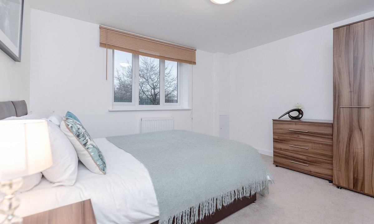 Yiewsley Apartment | Royal Apartments RA2