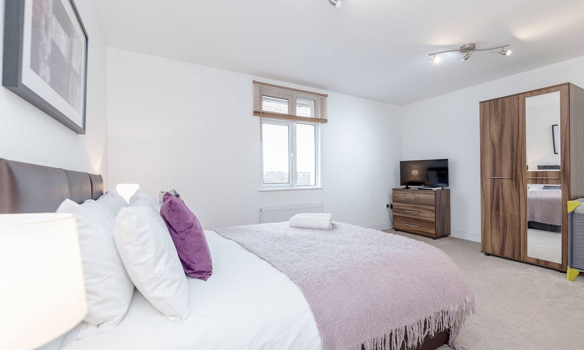 Yiewsley Apartment | Royal apartments RA4