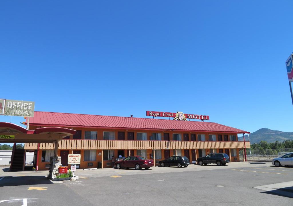 Medford Hotel | Royal Crest Motel