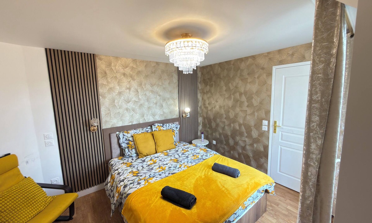 Le Bourget Apartment | Royal Crown Apartment With Royal Garden