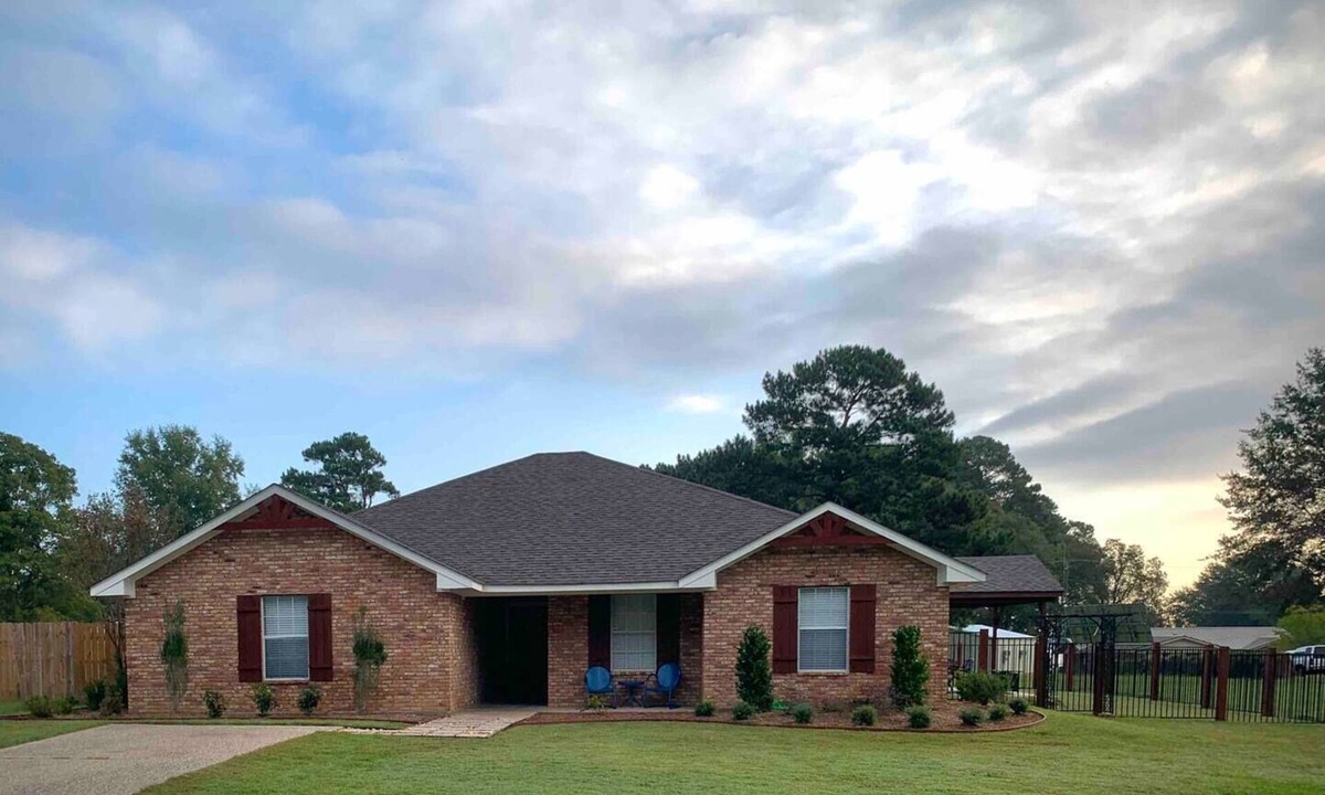 Chandler House | Royal Entertainer - STAYeasttexas