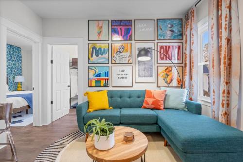 Westside Norwich Apartment | Royal Flush-6 King Beds-2 Mi To Mohegan