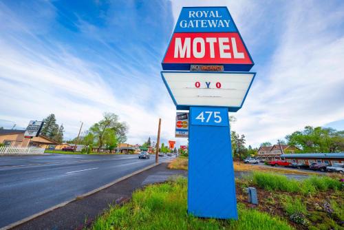 Larkspur Hotel | Royal Gateway Motel by OYO